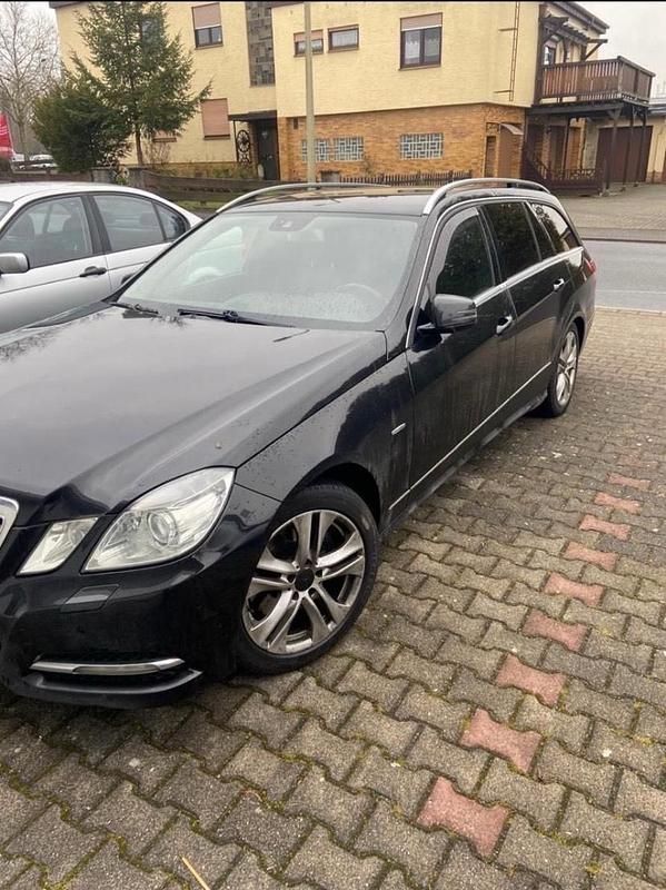Gebraucht Mercedes E250 204 PS (150 kW) 2010 Schwarz Kombi