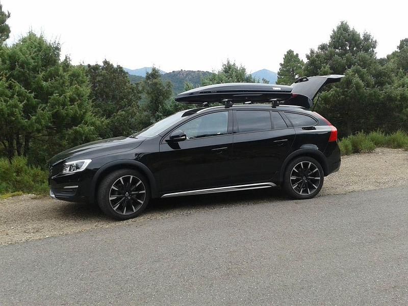 Gebraucht Volvo V60 CC Summum 190 PS (139 kW) 2016 Schwarz Kombi