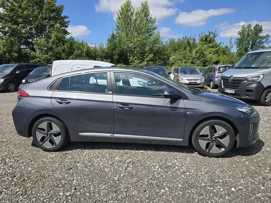 Gebraucht Hyundai Ioniq Trend 105 PS (77 kW) 2020 Grau Kleinwagen