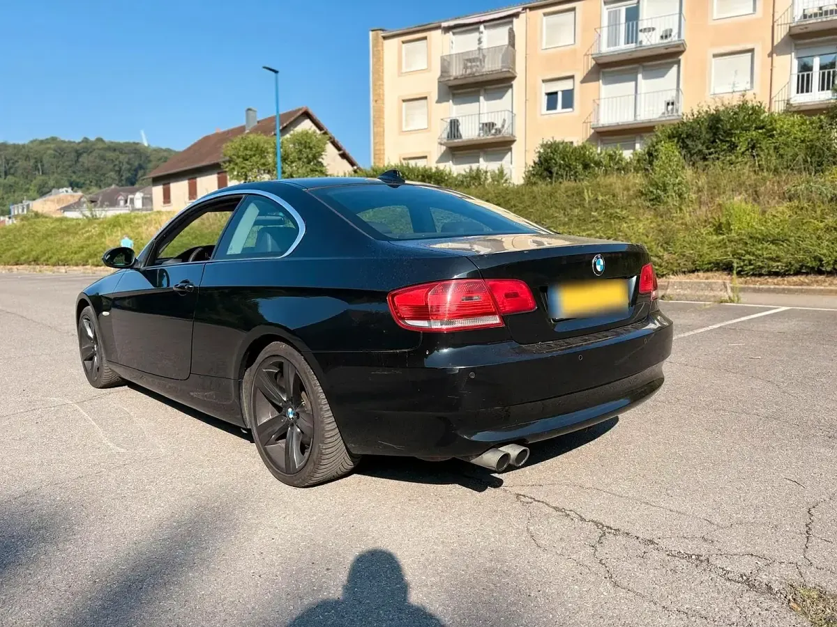 Gebraucht BMW 330 250 PS (183 kW) 2008 Schwarz Coupé