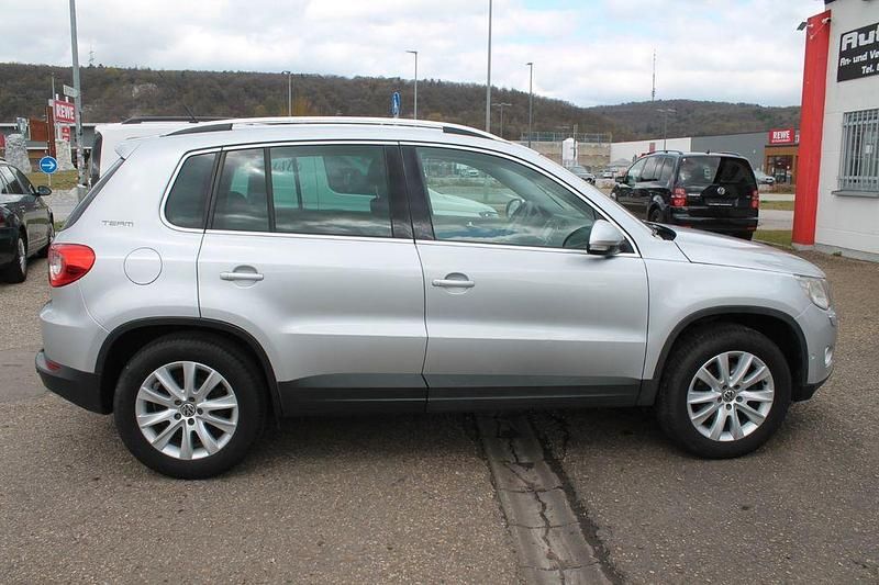 Używany VW Tiguan Team 122 KM (89 kW) 2011 Srebrny SUV