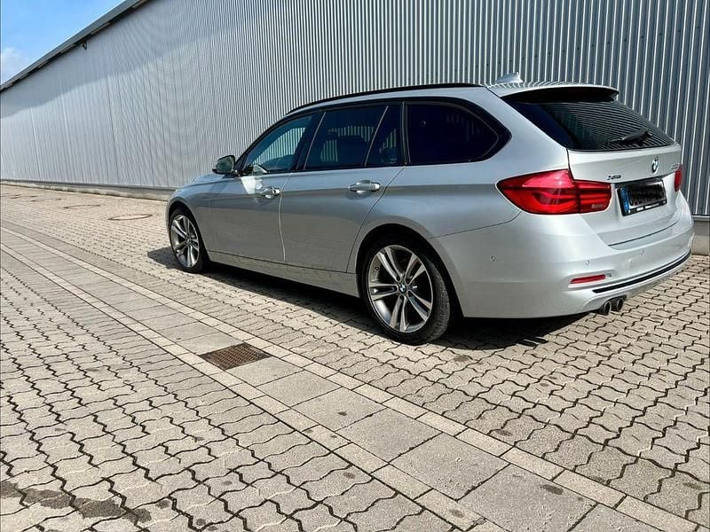 Gebraucht BMW 330 Performance 258 PS (189 kW) 2015 Silber Kombi
