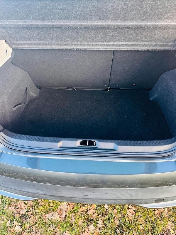 Gebraucht Peugeot 207 73 PS (53 kW) 2010 Schwarz Kleinwagen