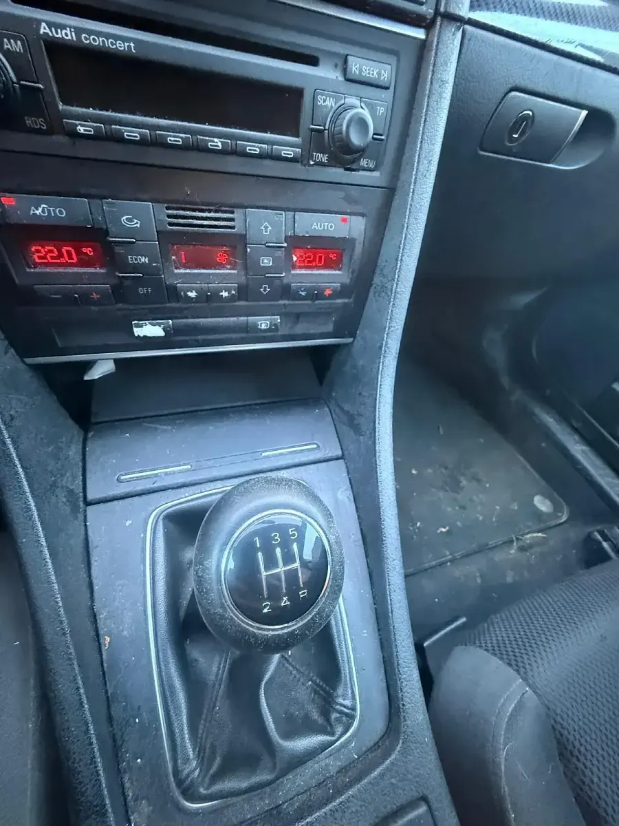 Gebraucht Audi A4 Basis 131 PS (96 kW) 2001 Silber Kombi