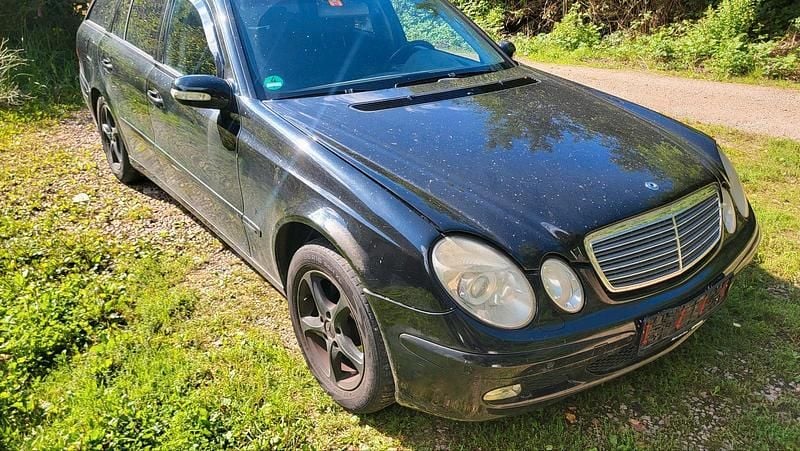 Schwarz Gebraucht 2003 Mercedes E270 Kombi | 1.499 € (Superpreis) - Bild 1/4
