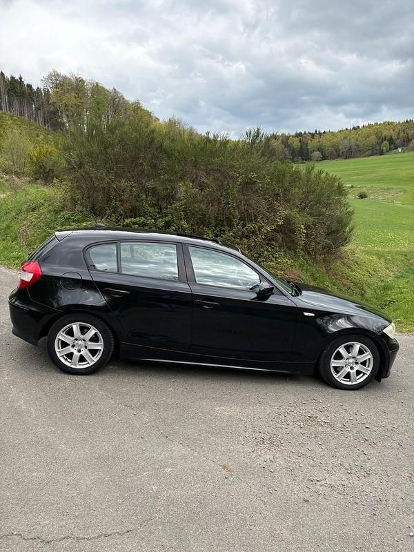 Gebraucht BMW 116 116 PS (85 kW) 2005 Schwarz Kleinwagen