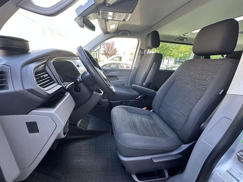 Gebraucht VW Caravelle Comfortline 150 PS (110 kW) 2022 Grau Van / Kleinbus