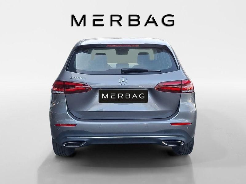 Gebraucht Mercedes B250e Progressive 218 PS (160 kW) 2022 Grau Van / Kleinbus