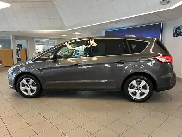 Gebraucht Ford S-MAX Titanium 180 PS (132 kW) 2018 Grau Van / Kleinbus