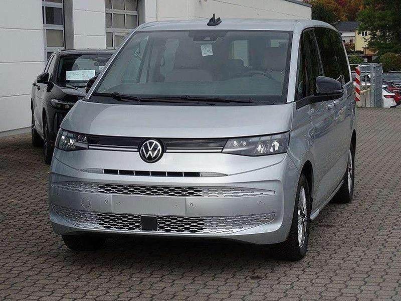 Gebraucht VW Multivan Life 150 PS (110 kW) 2024 Reflexsilber Van