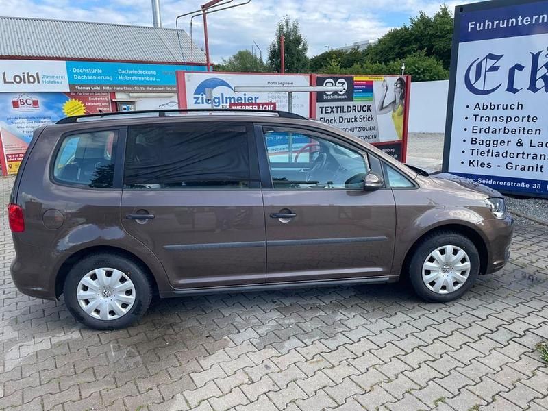 Gebraucht VW Touran Trendline 105 PS (77 kW) 2012 Braun Van / Kleinbus