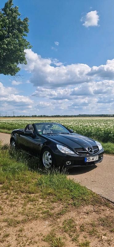 Schwarz Gebraucht 2009 Mercedes SLK200 Cabrio | 13.990 € (Etwas zu teuer) - Bild 1/4