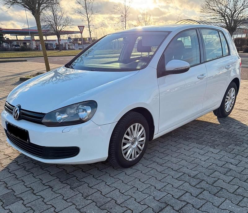 Weiß Gebraucht 2010 VW Golf VI Trendline Limousine | 3.100 € (Guter Preis) - Bild 1/4