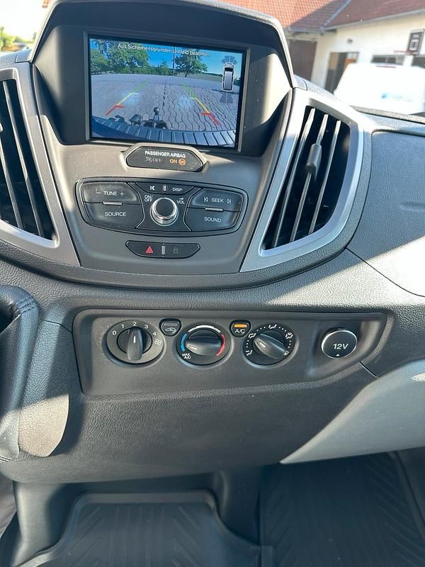 Second-hand Ford Transit 170 CP (125 kW) 2019 Alb Monovolum