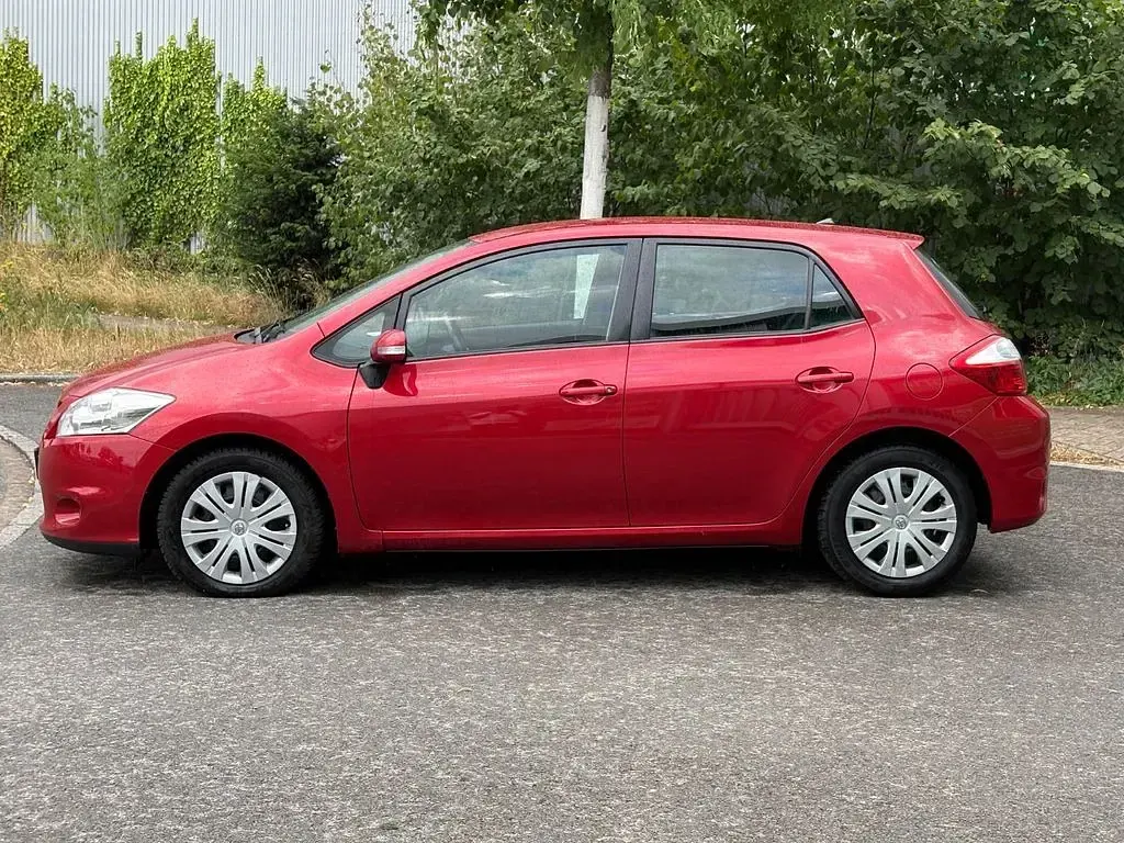 Gebraucht Toyota Auris Executive 126 PS (92 kW) 2011 Rot Kleinwagen