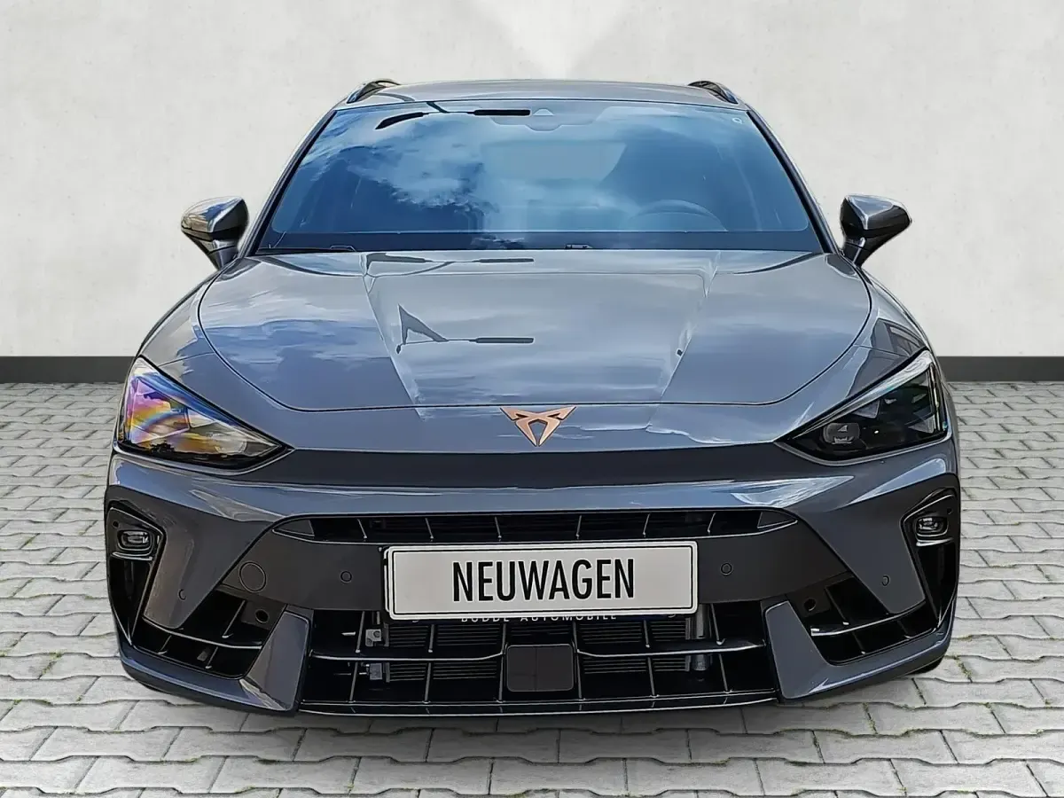 Neu Cupra Leon VZ 333 PS (244 kW) 2025 Taigagrau metallic Kombi