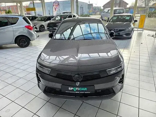 Używany Opel Astra 131 KM (96 kW) 2024 Szary Sedan/Limuzyna