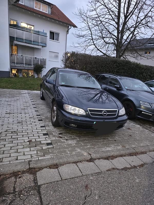 Blau Gebraucht 2001 Opel Omega Limousine | 1.800 € (Fairer Preis) - Bild 1/4
