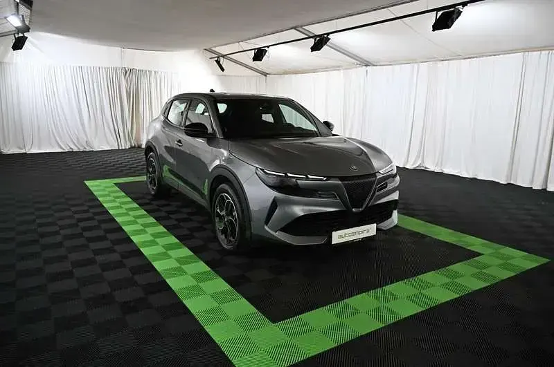 Gebraucht Alfa Romeo Junior 114 kW (156 PS) 2025 Grau SUV