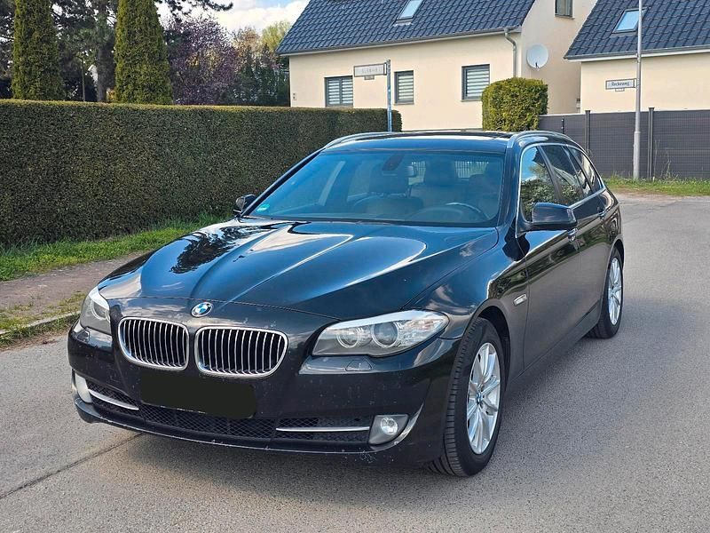 Gebraucht BMW 520 184 PS (135 kW) 2012 Schwarz Kombi