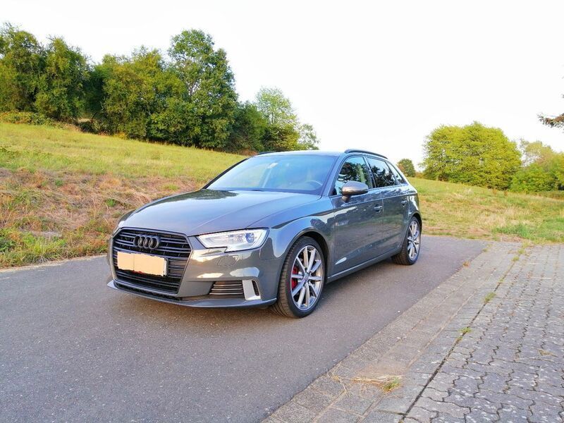 Grau Gebraucht 2018 Audi A3 Sportback Sport Limousine | 18.290 € (Guter Preis) - Bild 1/4