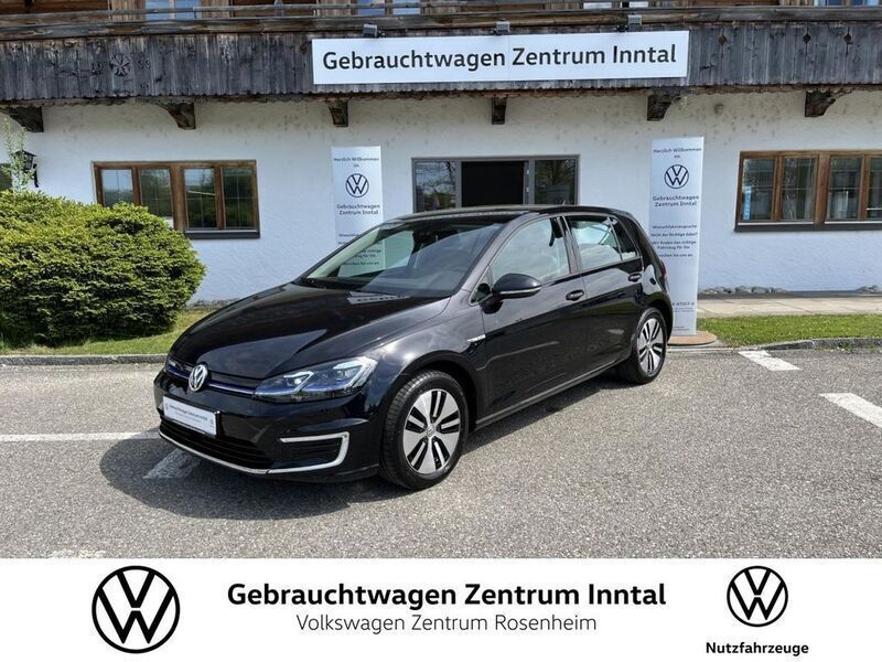 Deep black perleffekt Gebraucht 2020 VW e-Golf Comfortline Kleinwagen | 15.900 € (Fairer Preis) - Bild 1/4