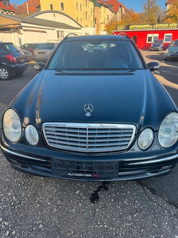Schwarz Gebraucht 2005 Mercedes E220 Avantgarde Limousine | 1.800 € (Superpreis) - Bild 1/4