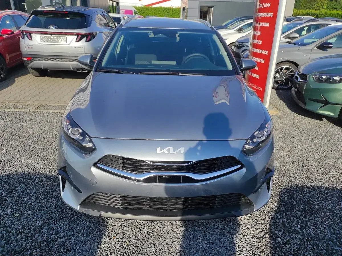 Neu Kia Ceed Sportswagon 140 PS (102 kW) 2026 Lunarsilber Kombi
