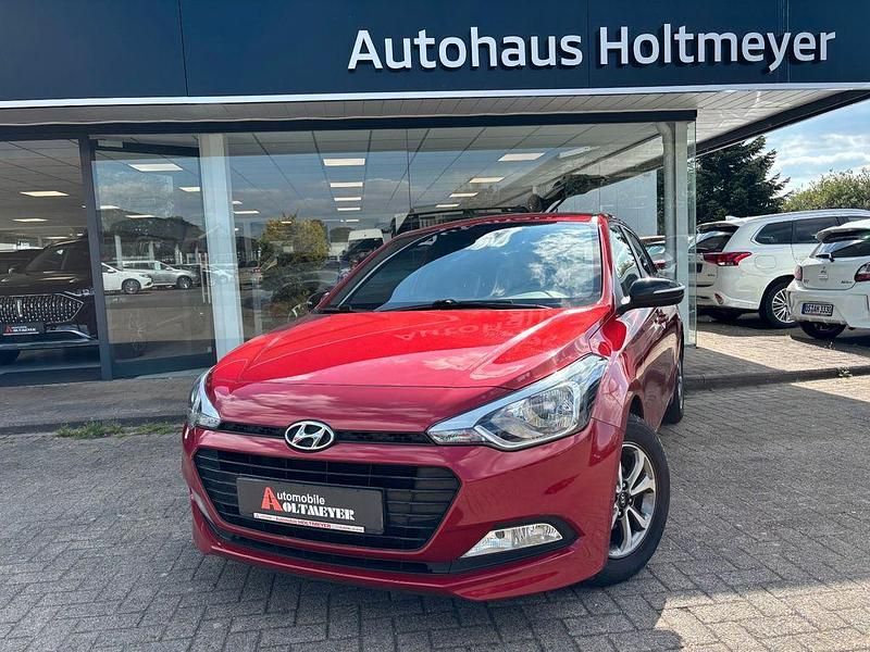 Rot Gebraucht 2018 Hyundai i20 Edition Limousine | 9.950 € (Etwas zu teuer) - Bild 1/4
