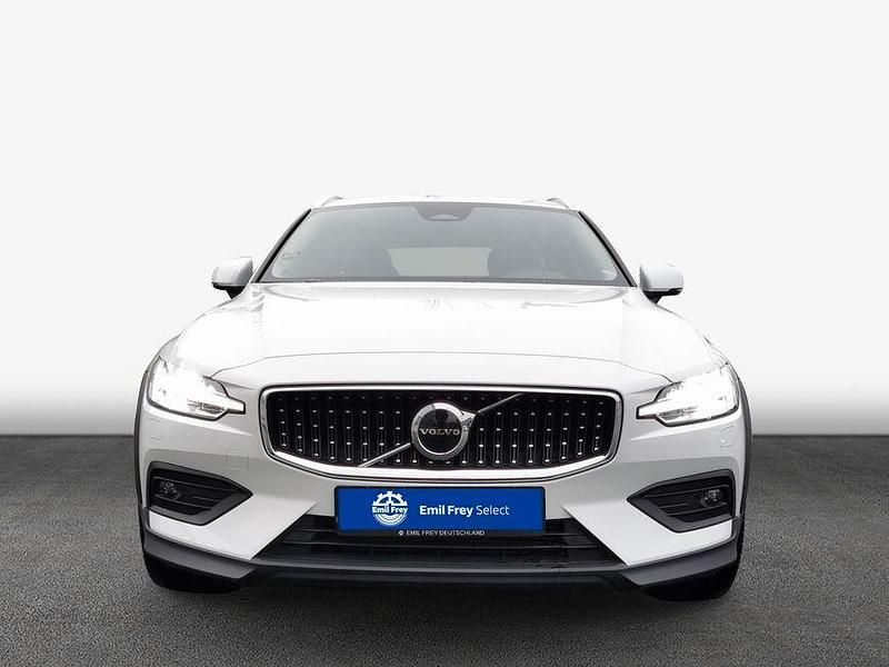 Gebraucht Volvo V60 CC Plus 197 PS (144 kW) 2023 Crystal weißperleffekt Kombi