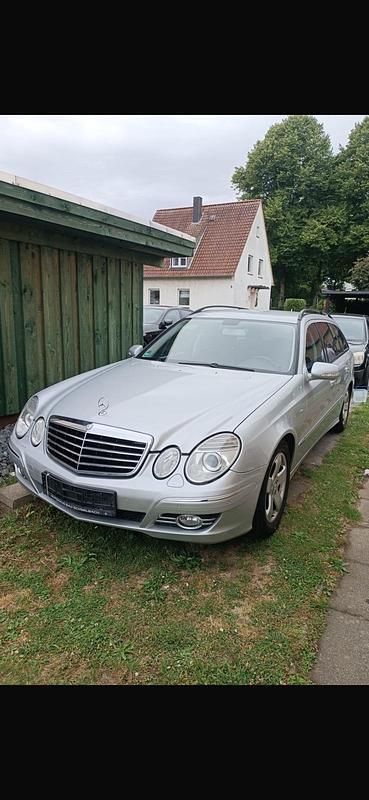 Silber Gebraucht 2009 Mercedes E220 Kombi | 7.790 € (Fairer Preis) - Bild 1/4