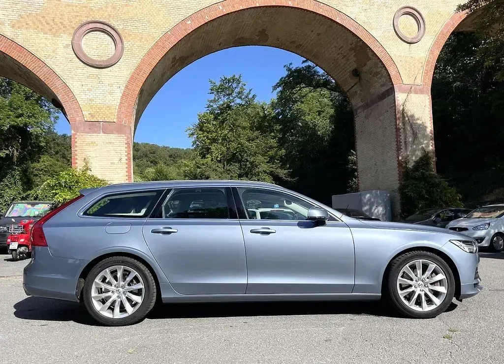 Gebraucht Volvo V90 Momentum 250 PS (183 kW) 2018 Blau Kombi