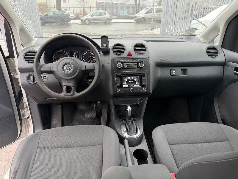 Second-hand VW Caddy Comfortline 102 CP (75 kW) 2015 Alb Monovolum