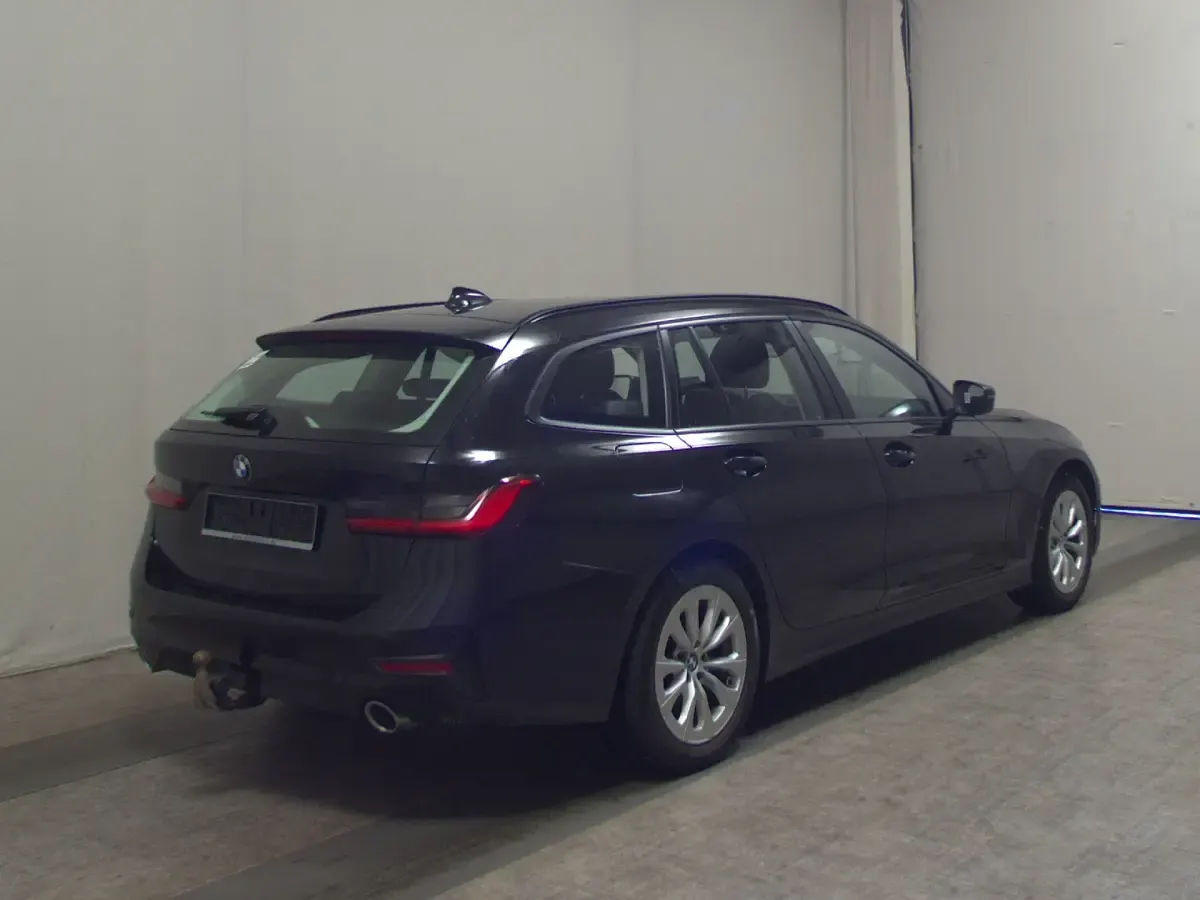 Gebraucht BMW 320 Advantage 190 PS (139 kW) 2021 Schwarz Kombi