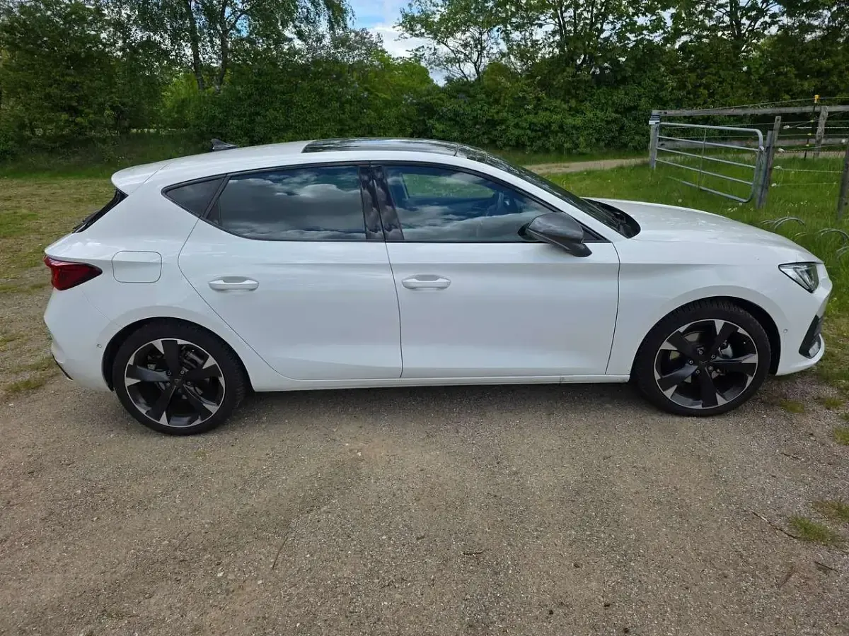 Second-hand Cupra Leon 150 CP (110 kW) 2023 Alb Berlinǎ