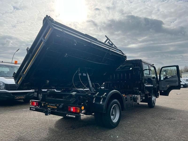 Gebraucht Mitsubishi Canter 175 PS (128 kW) 2024 Schwarz Van / Kleinbus