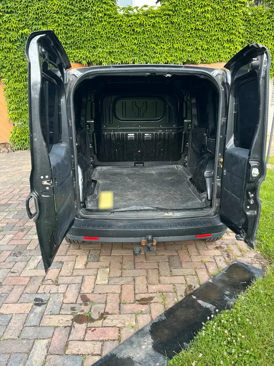 Gebraucht Opel Combo 95 PS (69 kW) 2014 Schwarz Van / Kleinbus