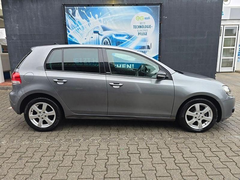Gebraucht VW Golf VII Style 105 PS (77 kW) 2012 Grau Limousine
