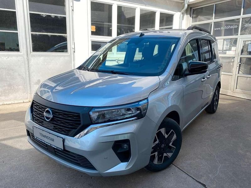 Neu Nissan Townstar N-Connecta 131 PS (96 kW) 2025 Highland grey (m) Van / Kleinbus