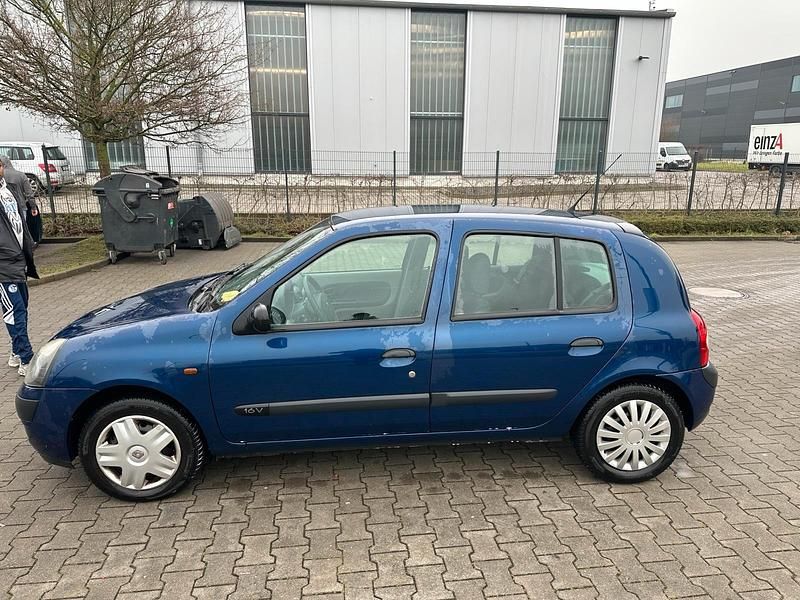 Second-hand Renault Clio II 2002 Albastru Hatchback