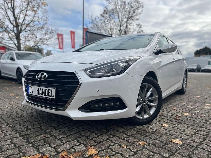 Weiß Gebraucht 2016 Hyundai i40 Trend Kombi | 9.999 € (Guter Preis) - Bild 1/4