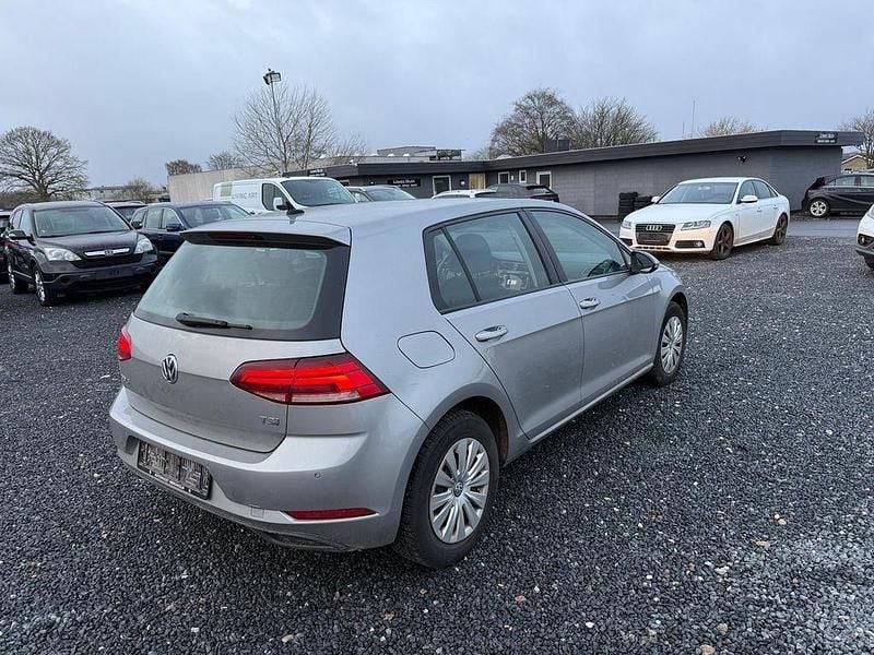 Gebraucht VW Golf VII Trendline 86 PS (63 kW) 2018 Silber Limousine