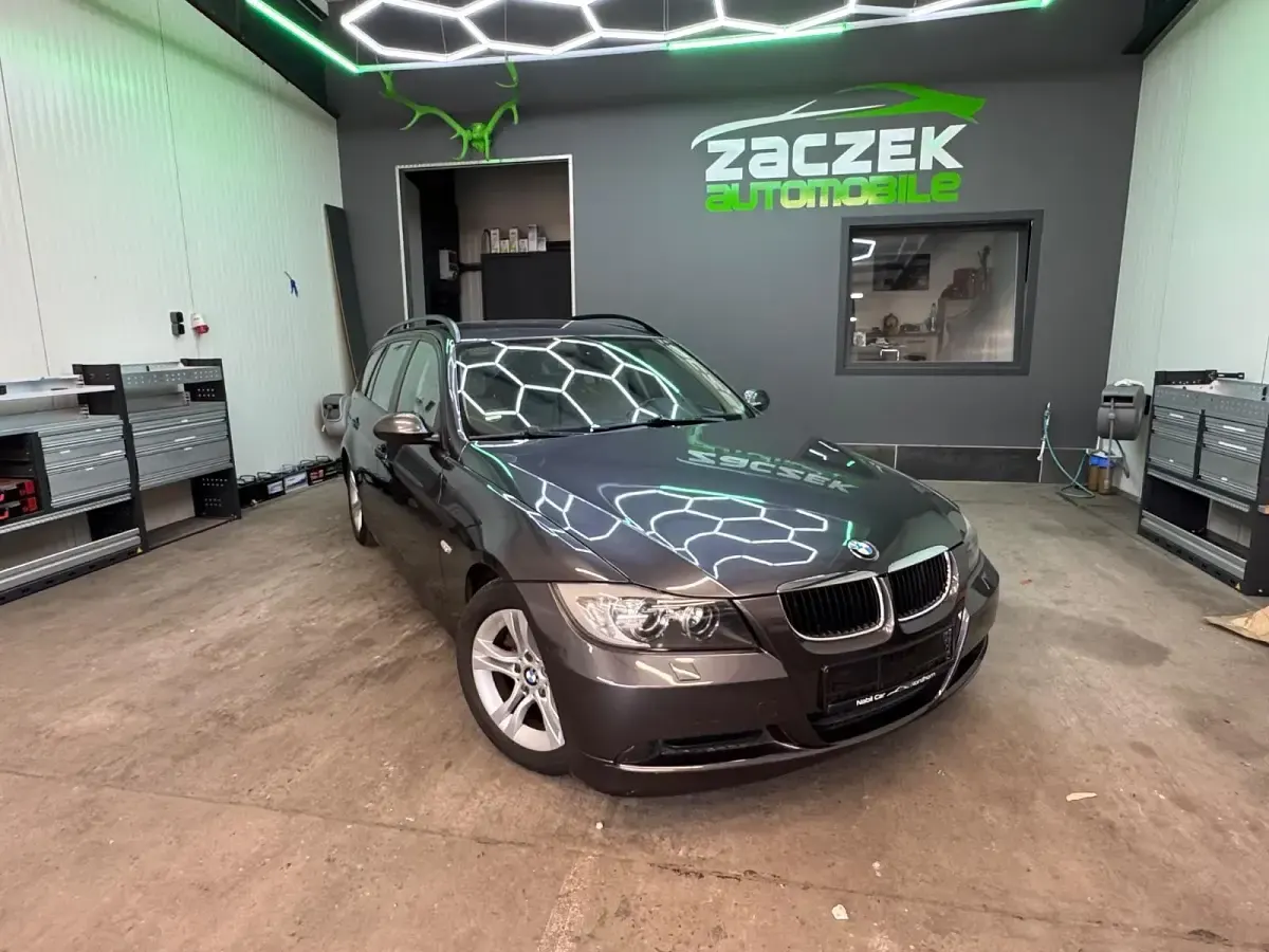 Gebraucht BMW 318 140 PS (102 kW) 2008 Grau Kombi