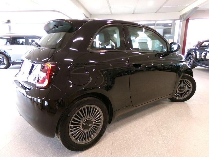 Gebraucht Fiat 500e Icon 86 kW (118 PS) 2023 Onyx schwarz Kleinwagen