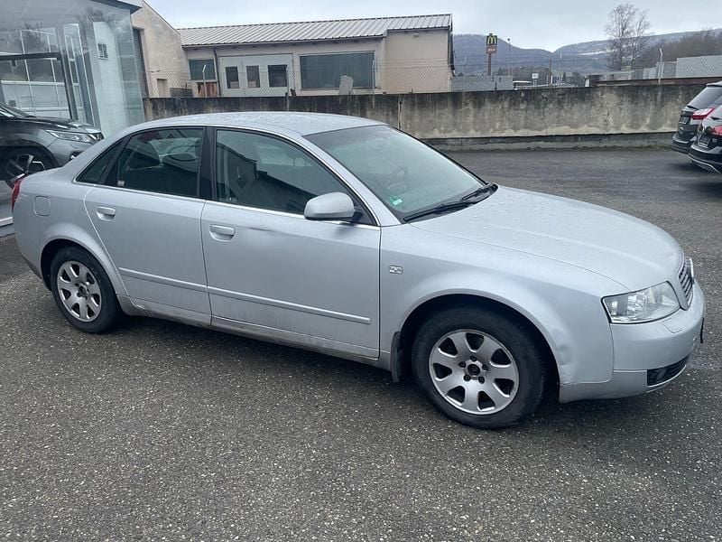 Gebraucht Audi A4 102 PS (75 kW) 2004 Silber Limousine