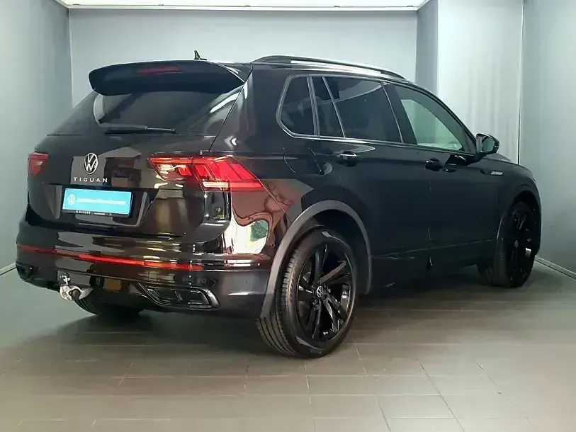 Gebraucht VW Tiguan R-line 150 PS (110 kW) 2024 Schwarz SUV