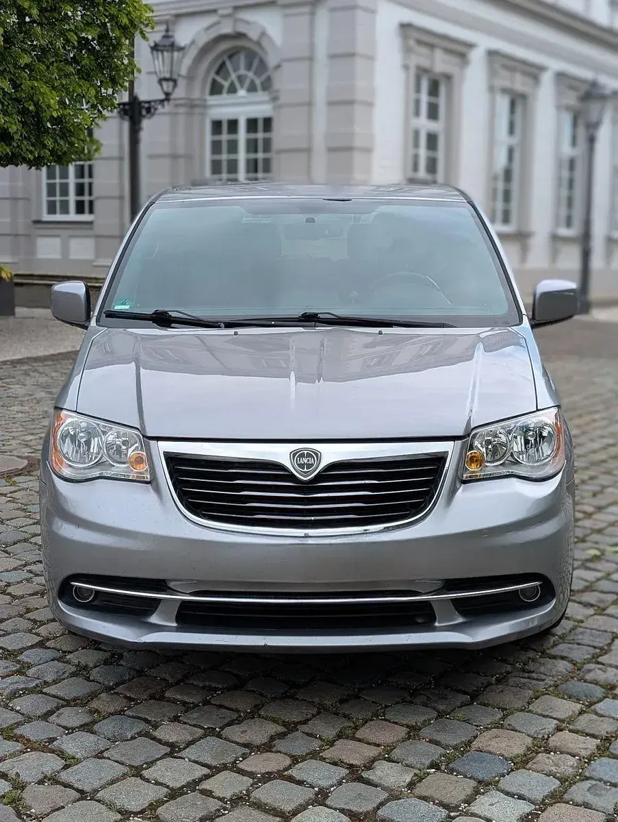 Usata Lancia Voyager S 177 CV (130 kW) 2014 Grigio Monovolume