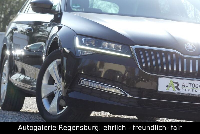 Grau Gebraucht 2020 Skoda Superb Style Kombi | 21.250 € (Fairer Preis) - Bild 1/4