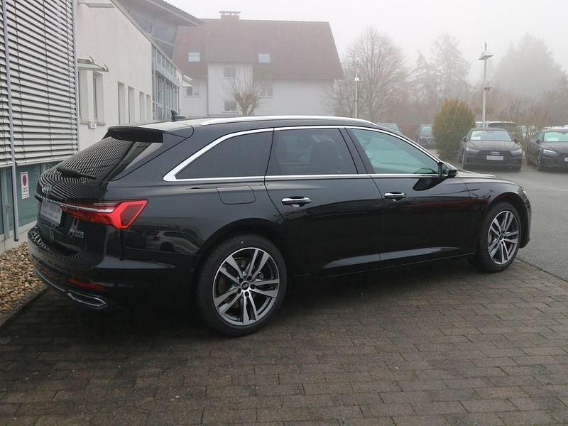 Gebraucht Audi A6 Design 265 PS (194 kW) 2022 Mythosschwarz metallic Kombi