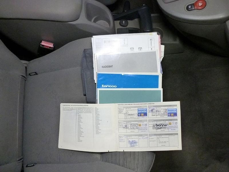 Gebraucht Renault Kangoo Privilege 106 PS (77 kW) 2009 Schwarz Van / Kleinbus